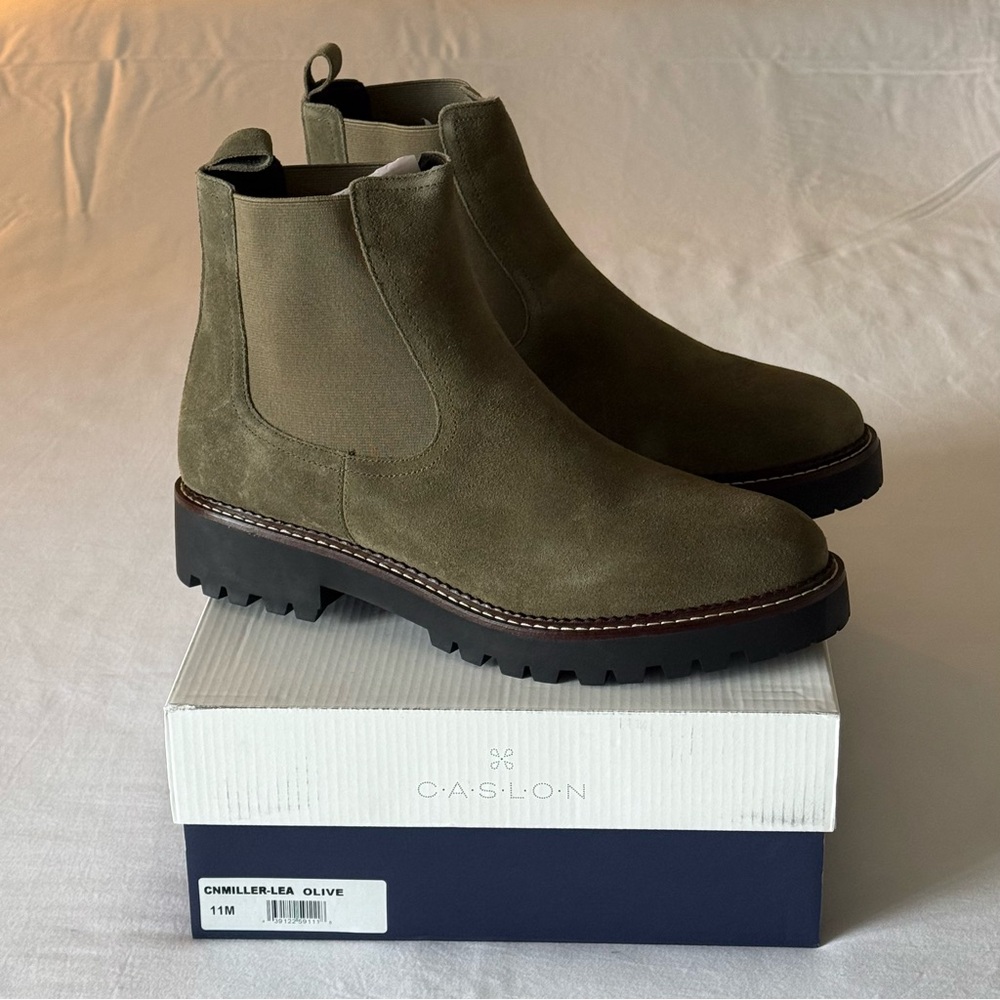 NWT Caslon Women’s Leather Olive Suede Chelsea Boots - Size 11
